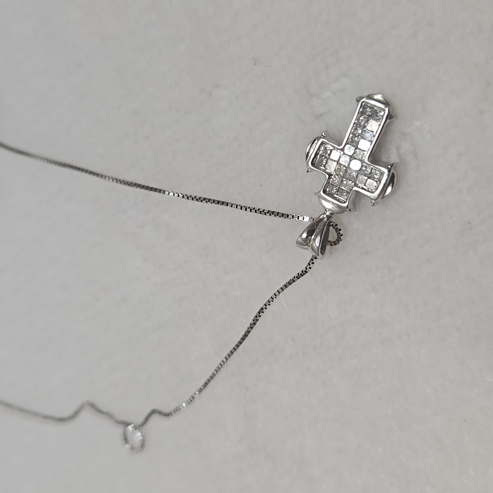 Elegant Silver Cross Necklace